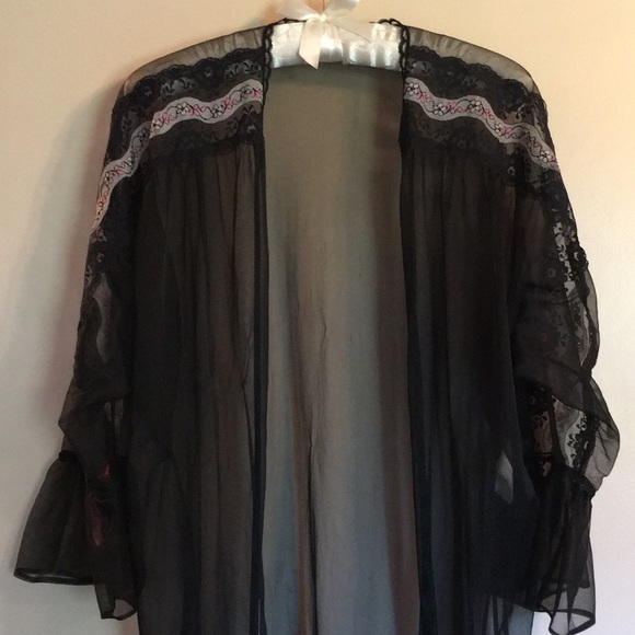 Vintage Other - Beautiful and feminine sheer full length peignoir